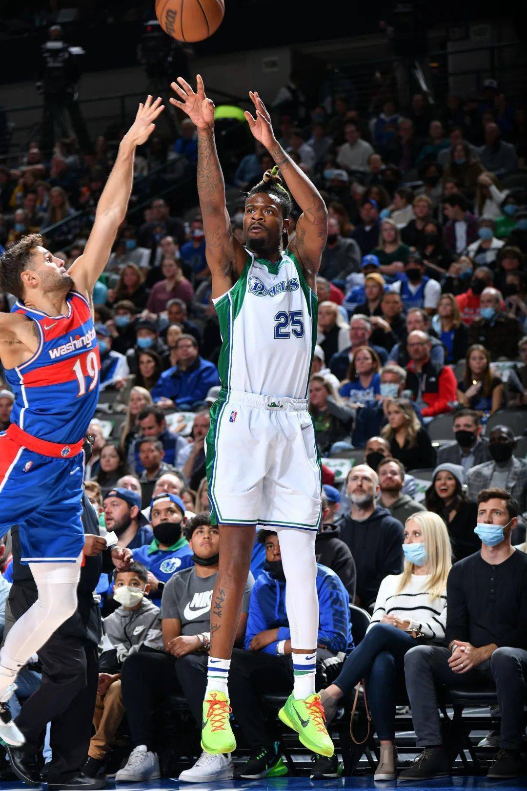 包含莱万多夫斯基连续十二场比赛得分超过险胜，公牛不断突破！的词条